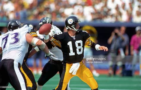 Fotografía de noticias : Quarterback Mike Tomczak of the Pittsburgh... | Pittsburgh, Pittsburgh ...