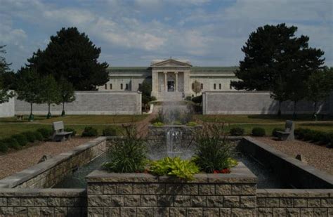 Acacia Park Cemetery and Mausoleum: Mausoleum and Fountain