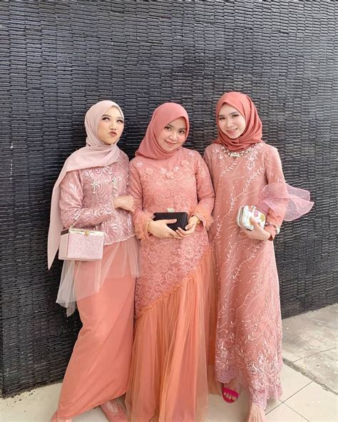 BRIDESMAID|KEBAYA|KONDANGAN on Instagram: “This is our bridesmaids squad..What's yours?.. Don't ...