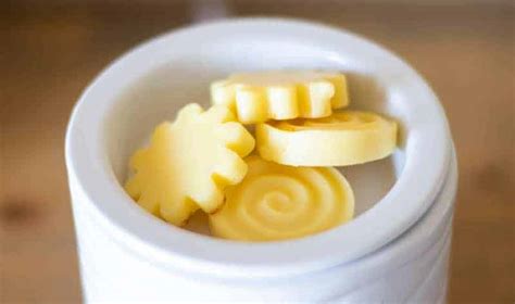 How to Make Candle Wax Melts - Our Oily House