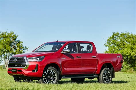 Vídeo exclusivo: Toyota Hilux 2021 tem mais tecnologia e até novo turbo | Quatro Rodas