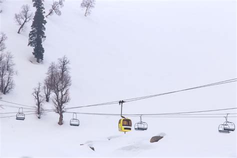 Gulmarg Gondola Ride | Gulmarg - What to Expect | Timings | Tips - Trip ...