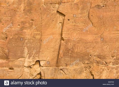 Spiral Petroglyphs along the petroglyph trail at The Chaco Culture ...