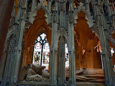 Photographs of Gloucester Cathedral, Gloucestershire, England: Columns ...