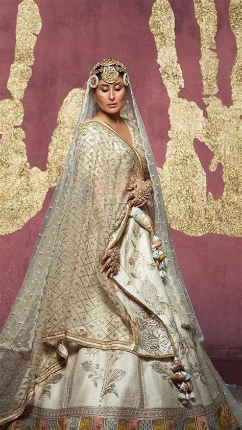 Kareena Kapoor Wedding Outfit Royal And Traditional