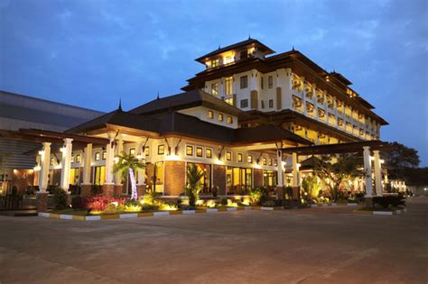 ROYAL NAKHARA HOTEL $22 ($̶3̶5̶) - Prices & Reviews - Nong Khai, Thailand