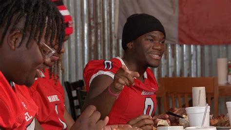 Manvel High School football leaders choose pregame meal ahead of season