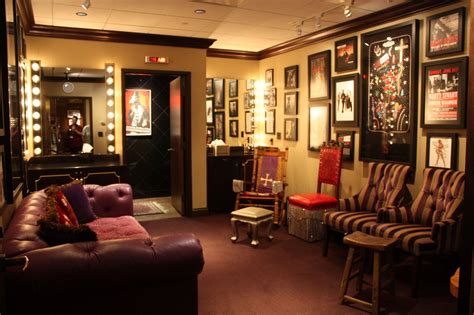 Backstage dressing room | Dream dressing room, Vintage dressing rooms, Green rooms