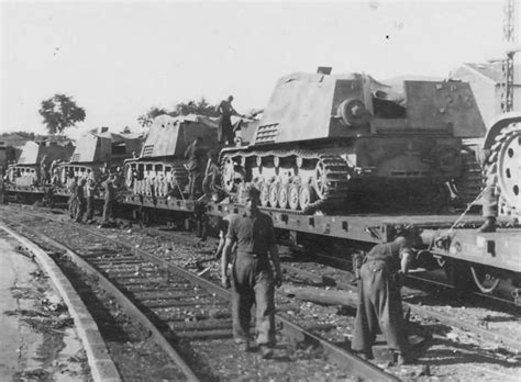 Nashorn Panzerjager rail transport to Anzio Mg34, Railway Gun, Germany Ww2, Rail Transport ...