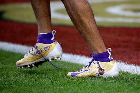 Kobe Bryant Featured in Super Bowl Cleat Tributes by NFL Players ...