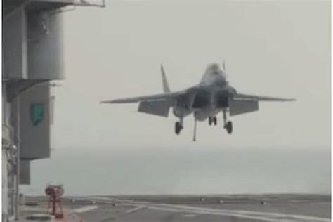 'Almost There!': Fighter Pilots Practice Landing Jets on Carrier, INS Vikramaditya Shares Video ...