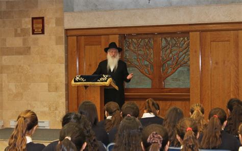 Rabbi Manis Friedman visits Hebrew Academy | Hebrew Academy