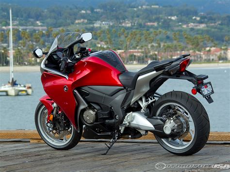 Honda Honda VFR1200F DCT - Moto.ZombDrive.COM