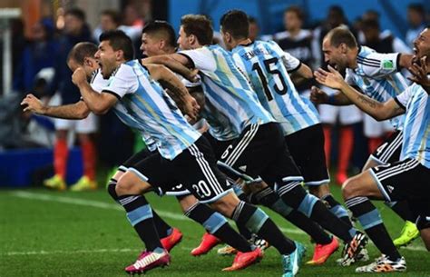 Argentina Defeat the Netherlands in Penalty Kicks, Will Face Germany in the Final (GIFs) | Complex