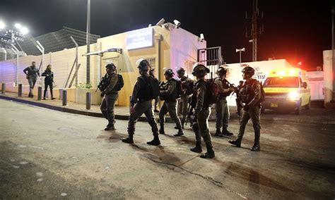 4 police wounded as knifeman enters Jerusalem base - World - DAWN.COM