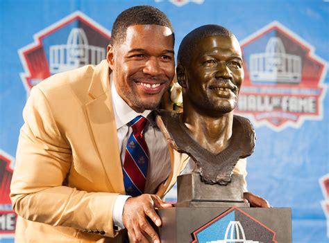 Newly Single Michael Strahan Makes Emotional Speech at Pro Football Hall of Fame Induction | E! News