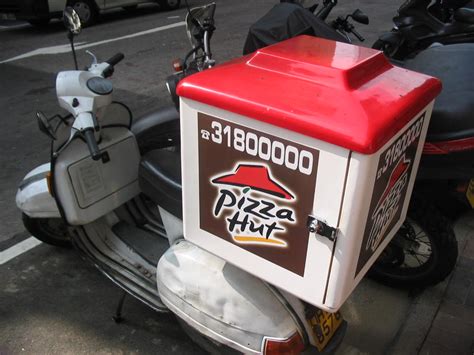 File:Pizza delivery moped HongKong.jpg - Wikipedia
