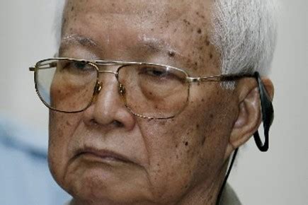 Khieu Samphan, chef de l'Etat khmer rouge, inculpé de génocide