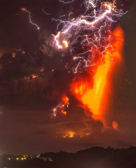 🔥 Calbuco Volcano eruption and lightning in Chile : NatureIsFuckingLit