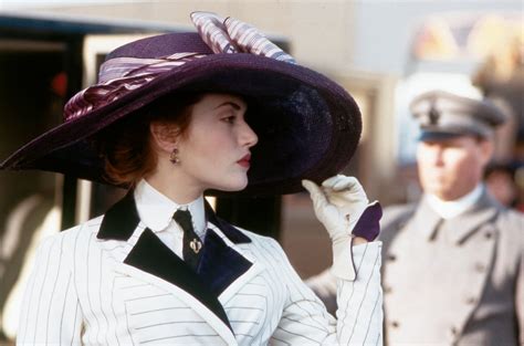 Kate Winslet in Titanic. | Titanic Movie Pictures Leonardo DiCaprio | POPSUGAR Entertainment ...