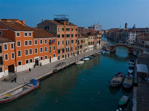 Browse the Photo Gallery of the Carnival Palace Hotel in Venice