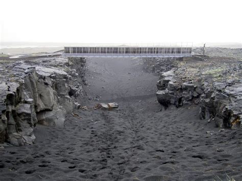 Rift valley in the Mid-Atlantic Ridge on Iceland. (With images) | Continents, Iceland island ...