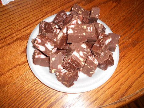 Knitting II: Chocolate Fudge with nuts and Peppermint marshmallows!!!