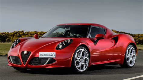 Alfa Romeo 4C - цены и характеристики, фотографии и обзор