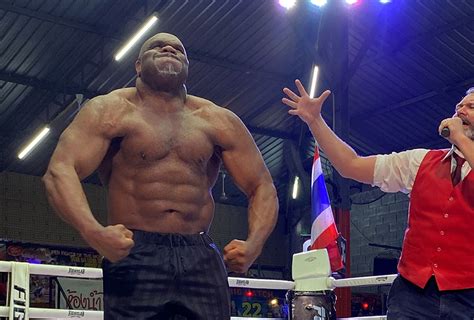 Bob Sapp taunts Mike Tyson, calls him a chicken and a punk | Asian MMA