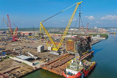 Liebherr LR 13000 crawler crane loads massive oil platform ⋆ Crane ...