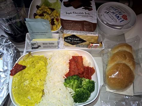 Emirates Airline Inflight Meals | Food served on board | Airreview