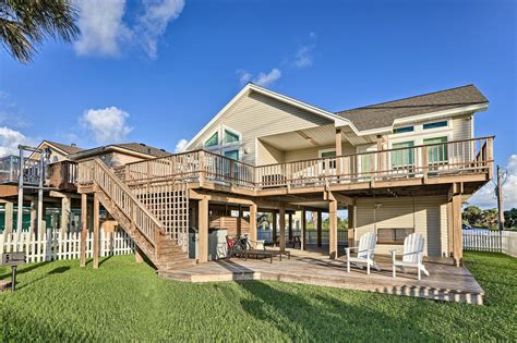 Galveston Beach House w/ Ocean Views + 2 Decks! | Evolve