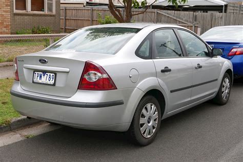 2005 Ford Focus ZX5 S 4dr Hatchback 5-spd manual w/OD