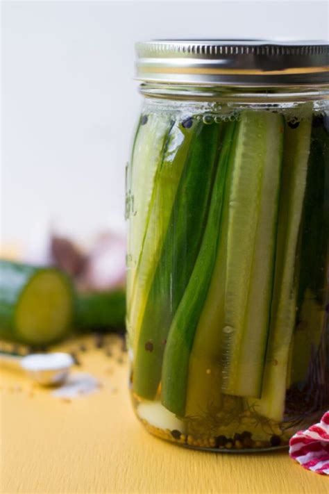 Crunchy Quick Dill Pickles - Easy Peasy Meals