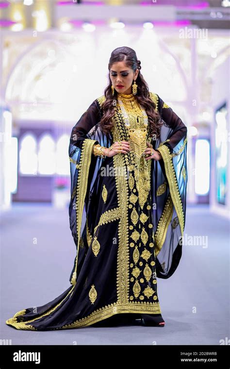 Woman in traditional arabian costume hi-res stock photography and ...