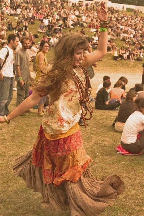 Pin de Rich Allen em ☮☮ STYLE HIPPIE HAPPY ☮☮ | Woodstock, Movimento hippie, Moda hippie