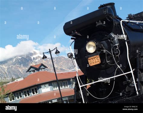 Jasper national park train hi-res stock photography and images - Alamy