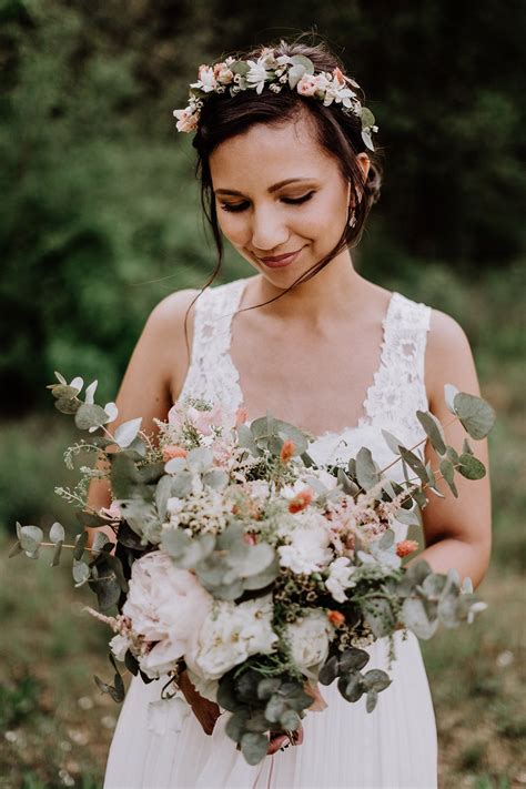 Idee Hochzeitsfoto Braut vintage Frühlingshochzeit Wald; weißes ...