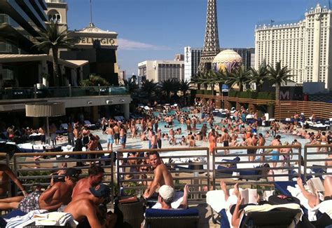 Boulevard Pool at Cosmopolitan | Bachelor Vegas Las Vegas Pool, Vegas ...