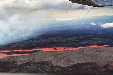 Mauna Loa live updates: Images show lava flow on Big Island