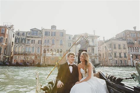 Gondola wedding | Elope ceremony on a Gondola in Venice