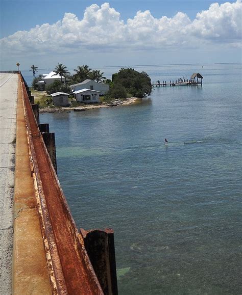 Old Seven Mile Bridge & Pigeon Key: History and scenery