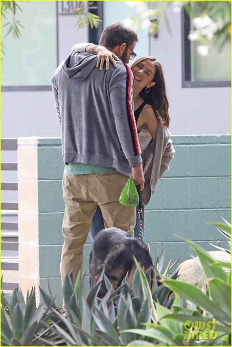 Ben Affleck & Girlfriend Ana de Armas Crack Up Together During Morning Walk: Photo 4466524 | Ana ...