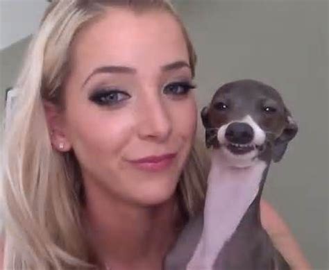 Jenna Marbles and Kermit Kermit is smiling :P | Jenna marbles, Girl ...