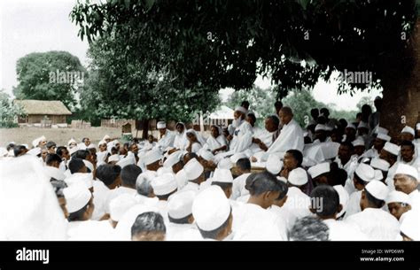 Mahatma Gandhi evening meeting during Salt Satyagraha, India, Asia, March 1930 Stock Photo - Alamy