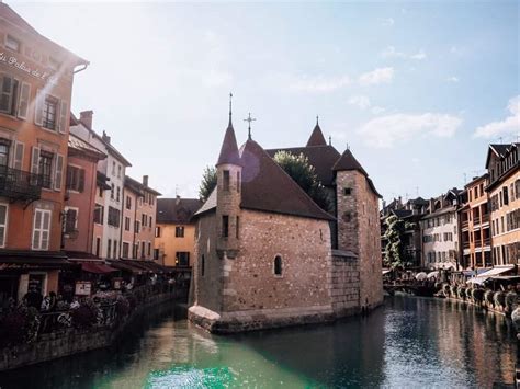 Ultimate Guide to Annecy in Winter & Top Things to do - France Voyager