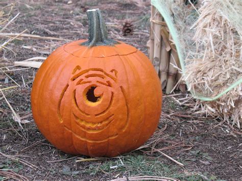 Mike Wazowski, unlit (2011) | One of two pumpkins I carved o… | Flickr