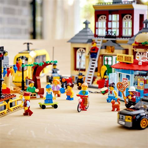 LEGO City Main Square 60271Cool Building Toy for Kids (1,517 Pieces ...