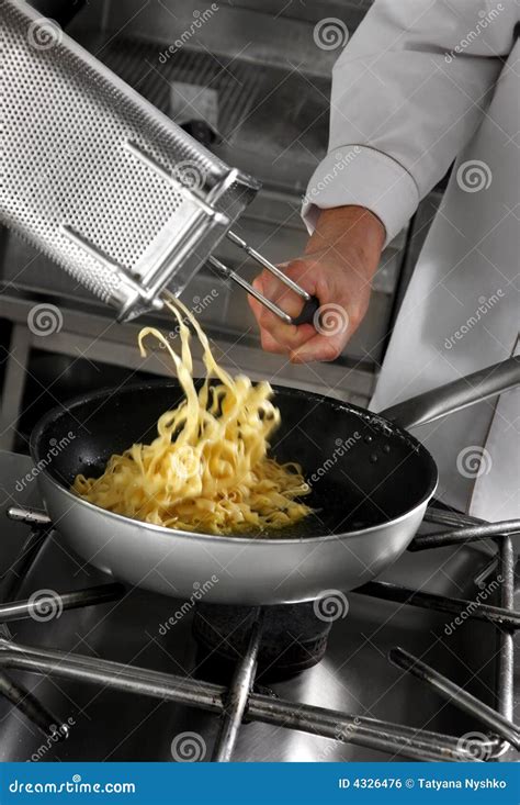 Chef Preparing Pasta Royalty Free Stock Image - Image: 4326476