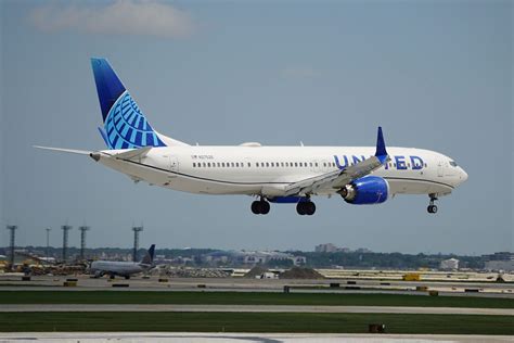 United Airlines Defers Boeing 737 MAX 9 Deliveries During FAA Safety Review